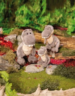 Nici 48807 Dinosaurier Tony-Rex 17cm Stehend Plüsch Kuscheltier Dino T-Rex GREEN -Nici Günstiges Plüsch Geschäft 48807 11 48810 48813 Milieu 1585x2048