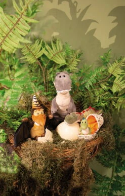 Nici 48811 Dinosaurier Fossily 25cm Liegend Plüsch Kuscheltier Dino GREEN -Nici Günstiges Plüsch Geschäft 48808 14 48813 48811 48803 Milieu 1307x2048