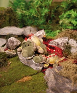 Nici 48811 Dinosaurier Fossily 25cm Liegend Plüsch Kuscheltier Dino GREEN -Nici Günstiges Plüsch Geschäft 48811 12 48814 Milieu 1697x2048